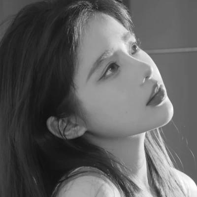 高级感美女头像高清黑白