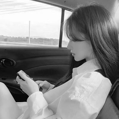 高级感美女头像高清黑白