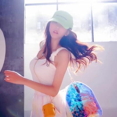 头像戴帽子不露脸图片女