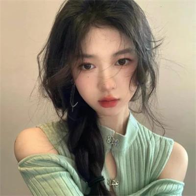 好看的绿色头像女生高清图片36张，清新透亮