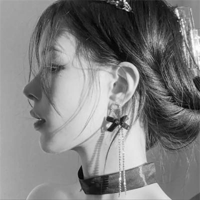 高级感美女头像高清黑白
