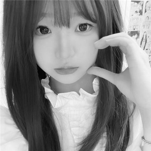 高级范黑白女生头像图片32张