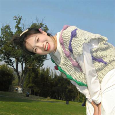 2023最新款微信头像女，突破尘埃