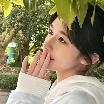 好看的绿色头像女生高清图片36张，清新透亮