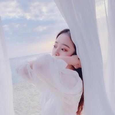 清新干净又治愈的女生头像图片42张