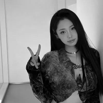 女黑白头像图片真人版52张，逆流而上的黑白文化
