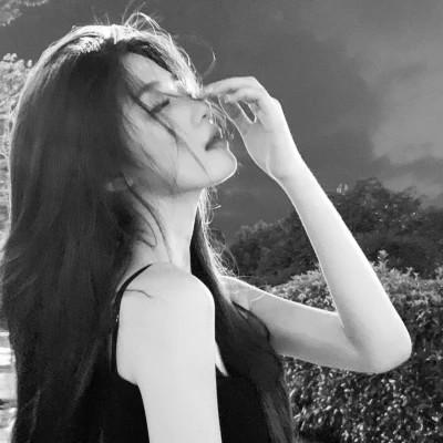 高级感美女头像高清黑白