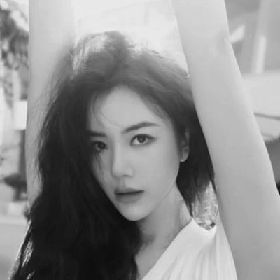 高级感美女头像高清黑白