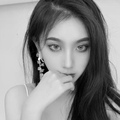 高级感美女头像高清黑白