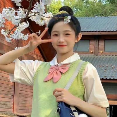 好看的绿色头像女生高清图片36张，清新透亮