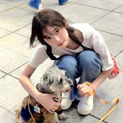 2023最新款微信头像女，突破尘埃