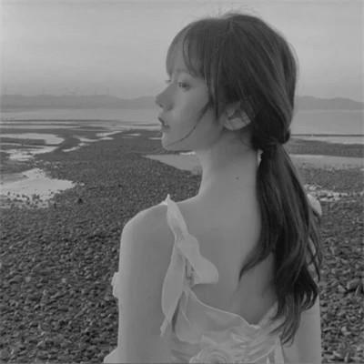 高级感美女头像高清黑白