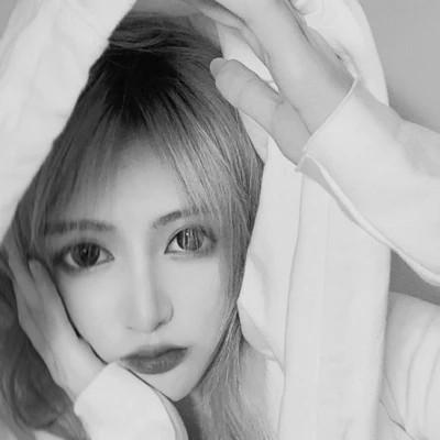 高级感美女头像高清黑白