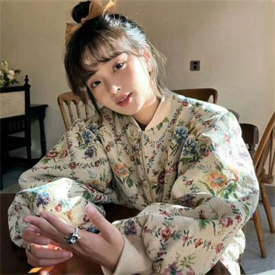 2023最新款微信头像女，突破尘埃