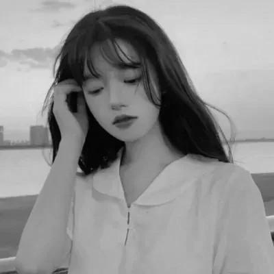 高级感美女头像高清黑白