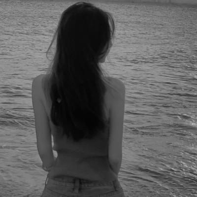 高级感美女头像高清黑白