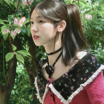 2023最新款微信头像女，突破尘埃