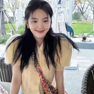 2023最新款微信头像女，突破尘埃