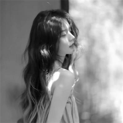 高级感美女头像高清黑白