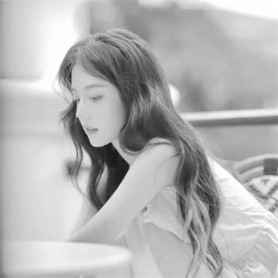 高级感美女头像高清黑白