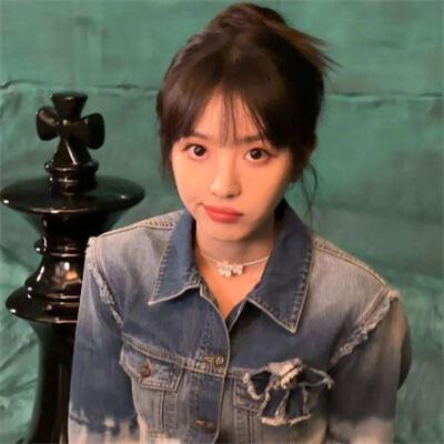 2023最新款微信头像女，突破尘埃