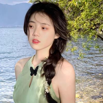 好看的绿色头像女生高清图片36张，清新透亮