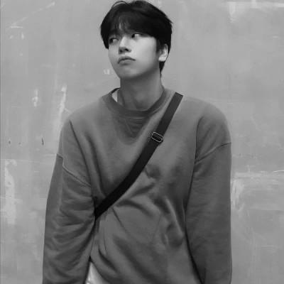 61张高级黑白男生头像