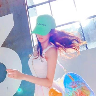 头像戴帽子不露脸图片女