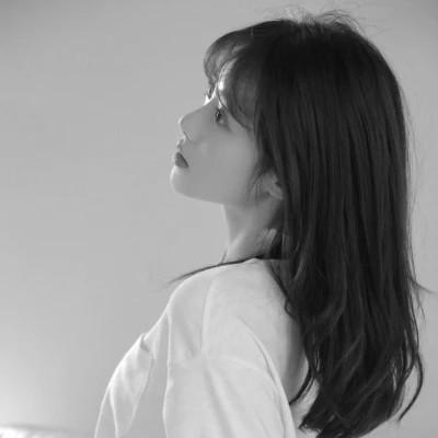 高级感美女头像高清黑白