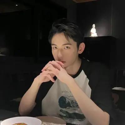 2023最新款情侣头像真人一男一女