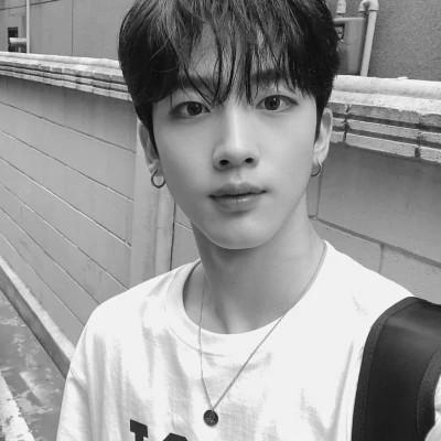 61张高级黑白男生头像