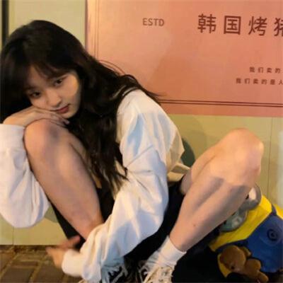 2023最新款微信头像女，突破尘埃
