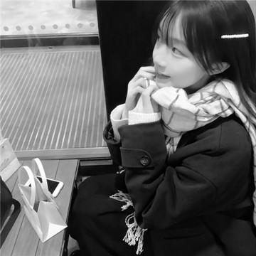 高级范黑白女生头像图片32张
