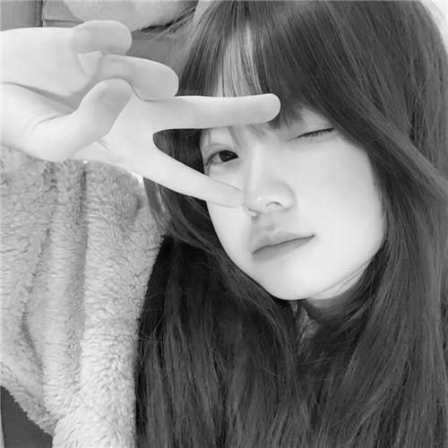 高级范黑白女生头像图片32张
