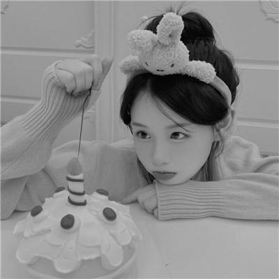 女生微信头像ins高级黑白图片110张