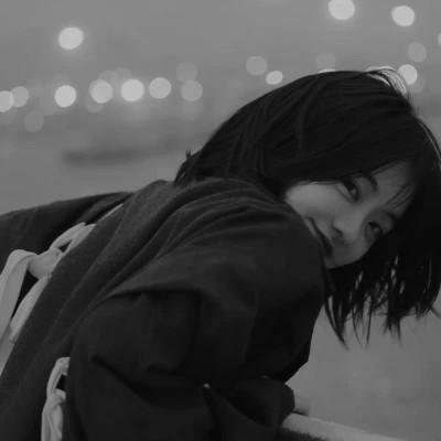 女生微信头像ins高级黑白图片110张