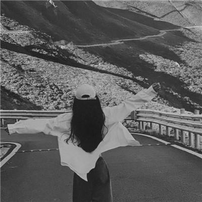女生微信头像ins高级黑白图片110张