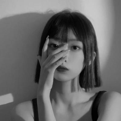 女生微信头像ins高级黑白图片110张