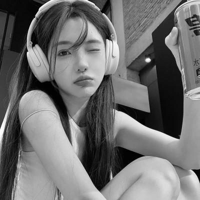 头像图片2023最火爆黑白女生