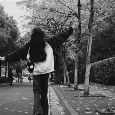 女生微信头像ins高级黑白图片110张