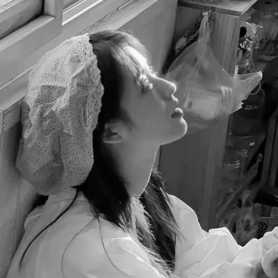 女生微信头像ins高级黑白图片110张