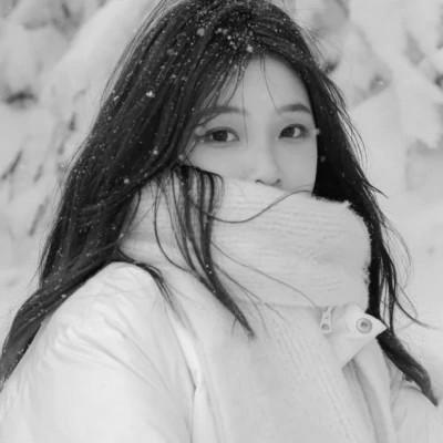 女生微信头像ins高级黑白图片110张
