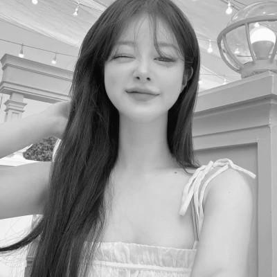 头像图片2023最火爆黑白女生