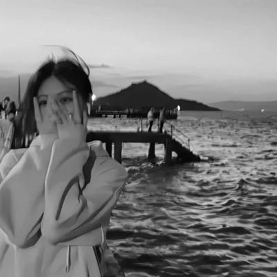 女生微信头像ins高级黑白图片110张