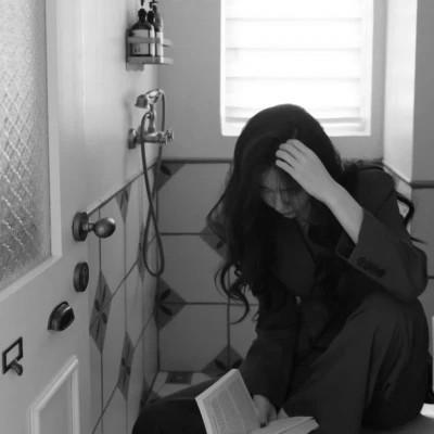 女生微信头像ins高级黑白图片110张