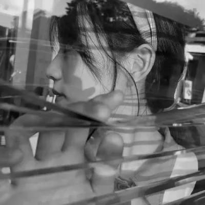 女生微信头像ins高级黑白图片110张