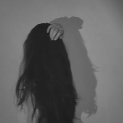 女生微信头像ins高级黑白图片110张