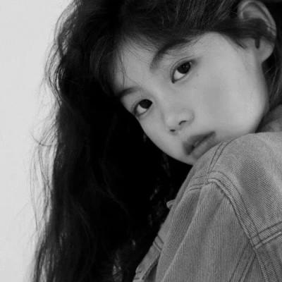 女生微信头像ins高级黑白图片110张