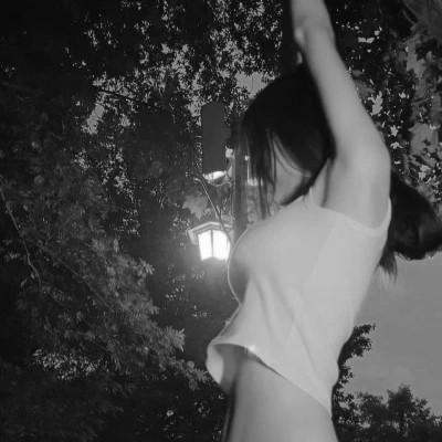 女生微信头像ins高级黑白图片110张