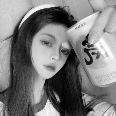 头像图片2023最火爆黑白女生